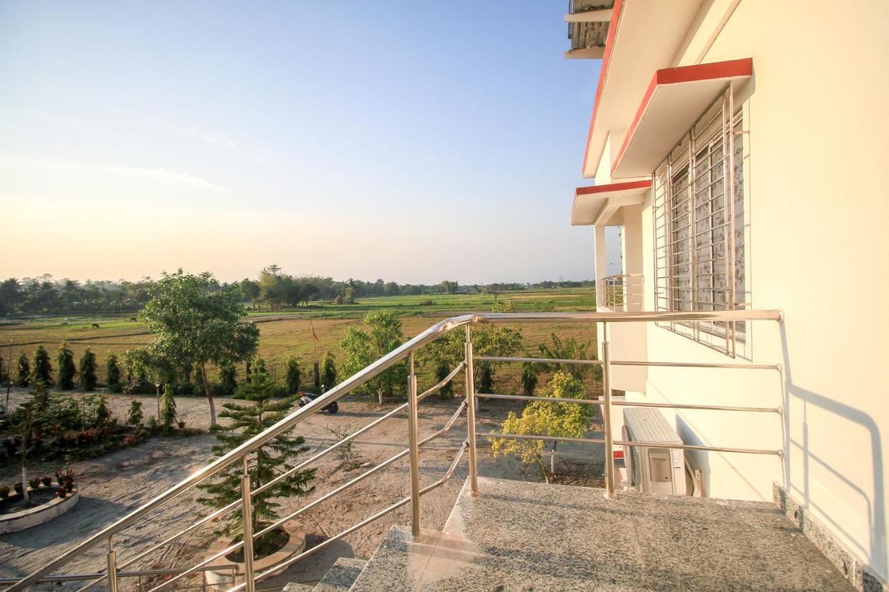 Oyo 69836 Aponjon Resort And Restaurant Shaugaon Exterior foto